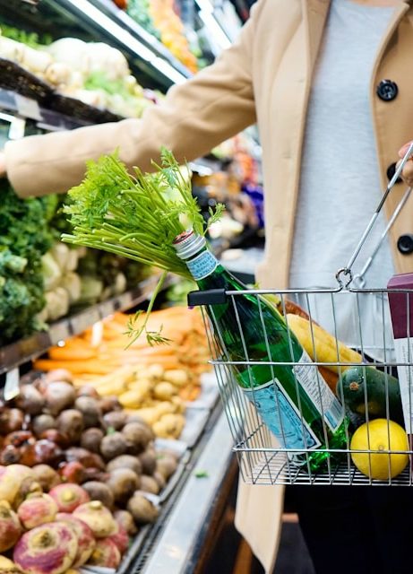 Einkaufen zu Fuss oder mit dem Auto auch an Sonn- und Feiertagen bequem zu fuss zum einkaufen und in den Ort Reit im Winkl spazieren. Oder mit dem Auto nach Koessen
