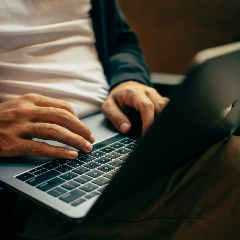 Stabiles und schnelles WLAN für Workation-Gäste im Haus am Wiesbach – ideal für Zoom-Meetings im Bergurlaub.