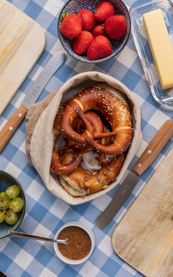 Regional und hausgemachter Frühstückskorb